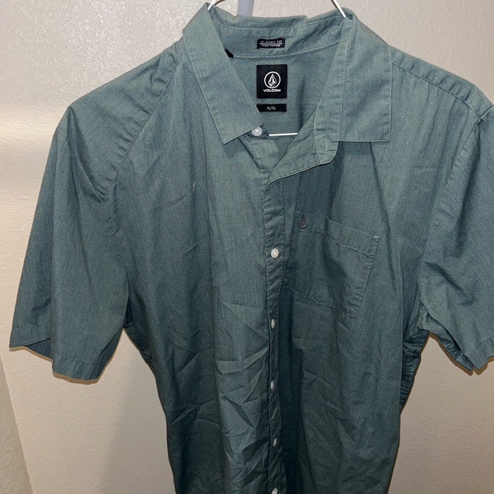 XL button down volcom shirt